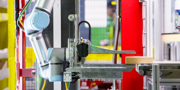 First Touch-Sensitive Robot: Amazon Vulcan Is Transforming Fulfillment Centers